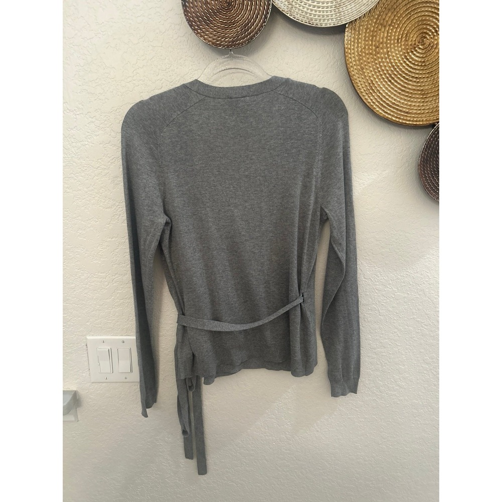 Gap women's grey wrap cardigan features a deep V-neck NWT SIZE M - Picture 5 of 5